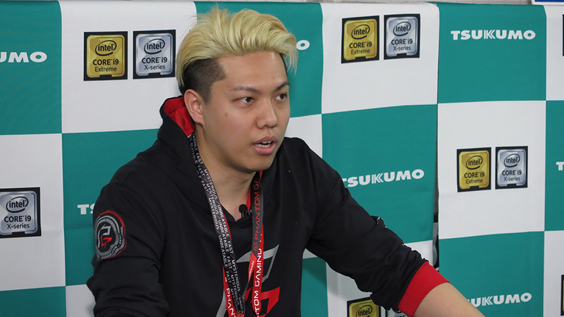 ASRock 原口有司氏。この日はハイエンドモデル「X299 Creator」を中心に、高い拡張性や高品質・高安定設計のポイントなどを解説