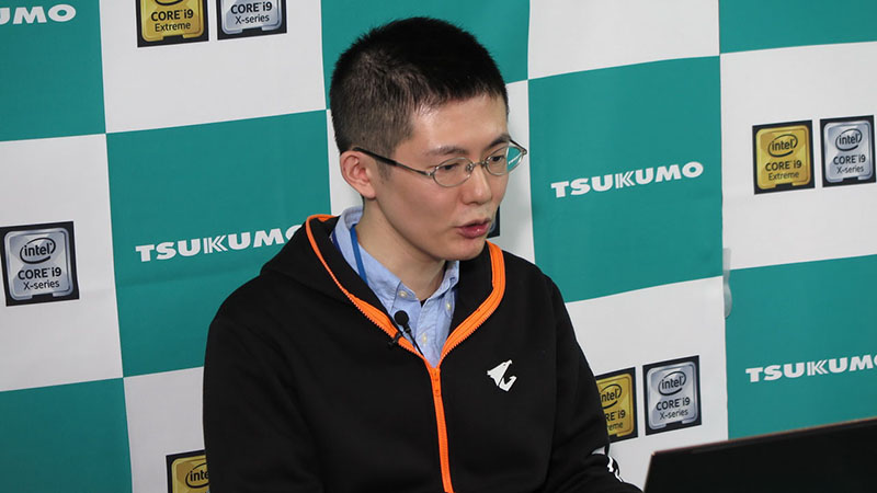 日本ギガバイト 渡辺隆之氏。ラインナップは“ハイエンド”から“万人向け”まで3製品。「AORUS XTREME WATERFORCE」は水冷対応のスペシャルモデル