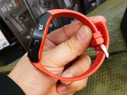 金属ベゼル採用の激安スマートウォッチが入荷、カメラ付きで税込1,500