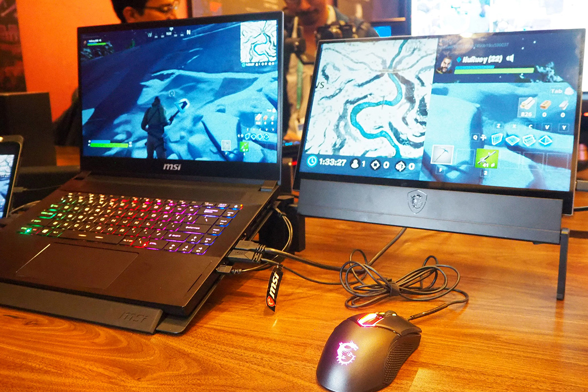 展示会場ではノートPCと組み合わせて使用する例なども紹介。