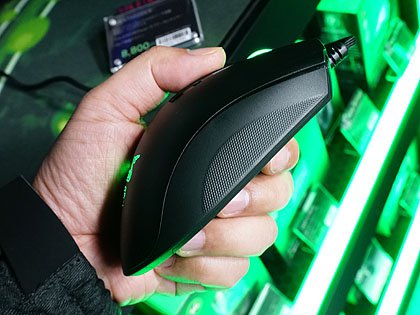 Razerの新型ゲーミングマウス「DeathAdder V2」が発売、82gの軽量設計