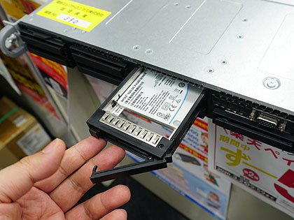 最大7.5TBのメモリに対応、Intel製1Uラックサーバー「R1208WFTYSR」の
