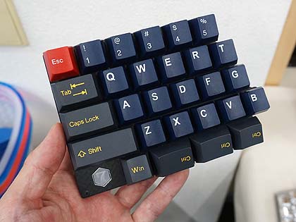 ハッピーな配列”の分離型キーボード自作キットにMXスイッチ版が登場