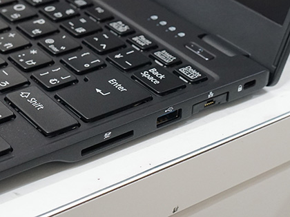 富士通の超軽量13.3型ノート「LIFEBOOK U939/A」が税込49,800円