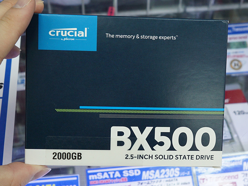 写真は2TBモデルの「CT2000BX500SSD1」