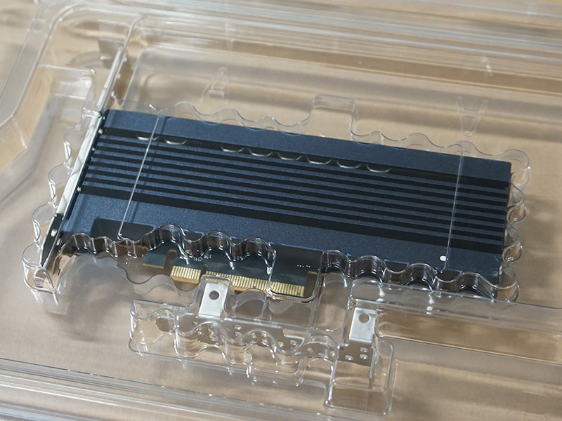 写真は1.6TBモデルの「MZPLL1T6HAJQ-00005」