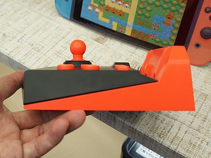 Nintendo Switchと一体化するミニアーケードコントローラーがサンコー