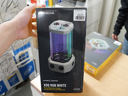 ケースファン取り付け穴に設置できるCORSAIRのポンプ一体型水冷