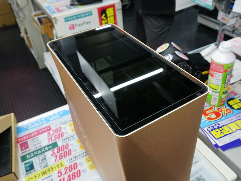 付属のガラスパネルに交換可能