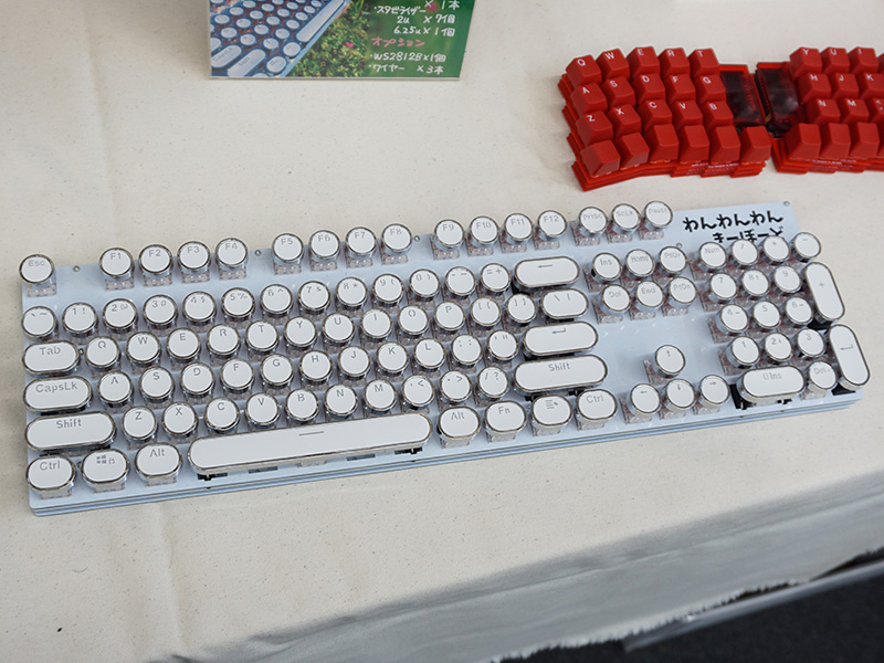 <a href="https://akiba-pc.watch.impress.co.jp/docs/news/news/1232795.html" class="deliver_inner_content i">111個のキーが拡張できるキーボード自作キット「わんわんわんきーぼーど」</a>