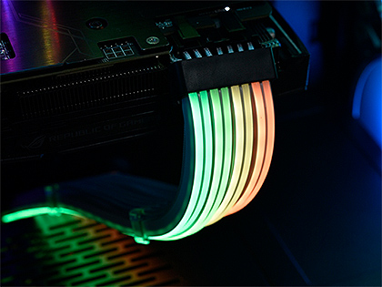 より多彩な輝き”を実現、LIAN LIの光る電源ケーブル「STRIMER PLUS」が