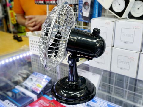レトロなデザインのUSB卓上扇風機、首振り機能を搭載 - AKIBA PC Hotline!