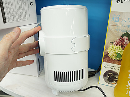 コンビニコーヒーも保温/保冷できる卓上ドリンクホルダーがサンコー