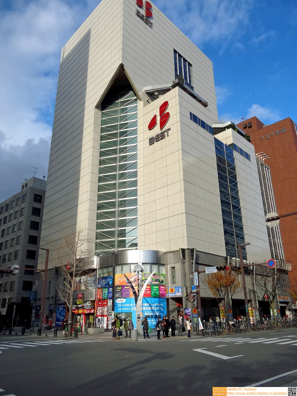 ツクモ福岡店が入店しているビル