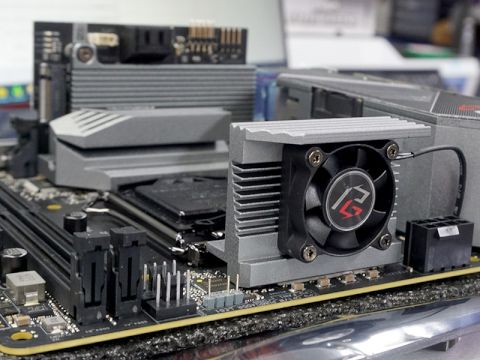 多機能なZ490搭載Mini-ITXマザー「Z490 Phantom Gaming-ITX TB3」が