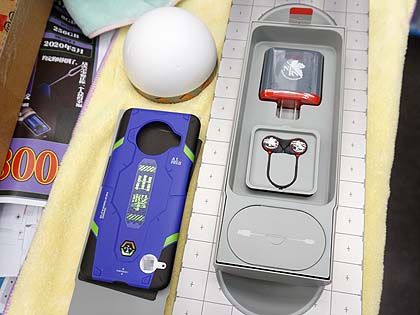 エヴァンゲリオン仕様の海外スマホ「OPPO Ace2 Evangelion Edition」が