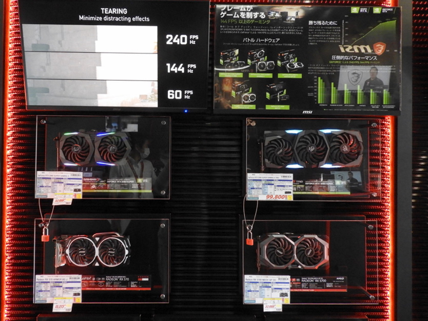 マザーボードやビデオカードは人気のモデルを中心にいろいろなタイプが揃う。MSIオリジナルのゲーミングデバイスも展示。