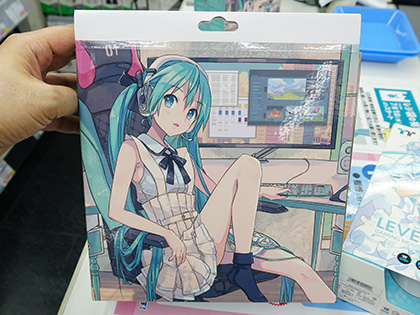 新品未開封品　初音ミクコラボG100 RGB ヘッドセット 初音ミクコラボのヘッドセットが発売、購入特典はぬいぐるみ