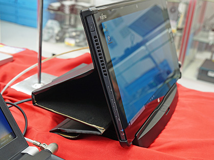 富士通のWindowsタブレット「ARROWS Tab Q704/PV」が税込14,800円