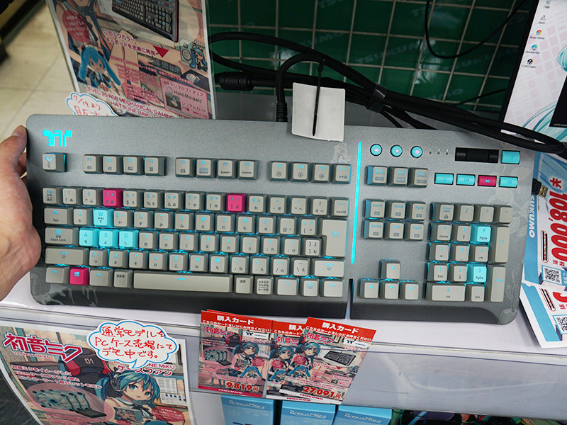 LEVEL 20 RGB MECHANICAL GAMING KEYBOARD HATSUNE MIKU EDITION
