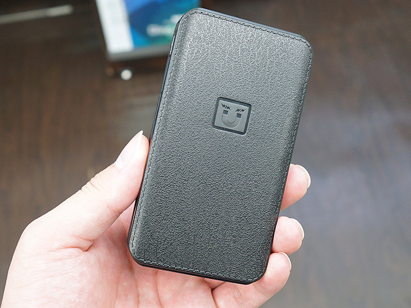 スマホを充電しながら録音“モバイルバッテリー付きICレコーダー”