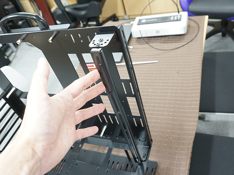 水冷ラジエーター用のステイ