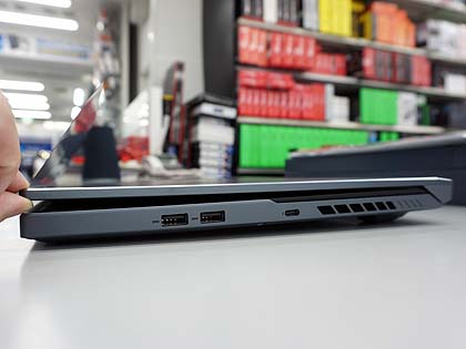 実売70万円の2画面ノート「ROG Zephyrus Duo 15」が発売、4K+サブ液晶