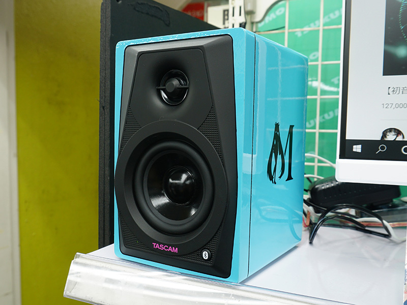 写真は初音ミクデザインの「VL-S3BT MIKU」
