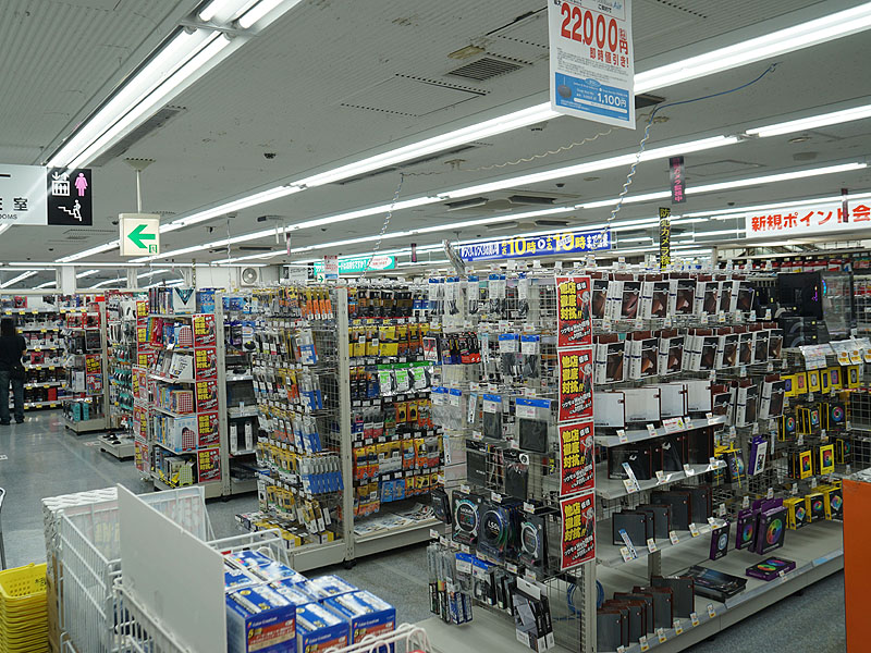 ツクモ秋葉原駅前店の店内の様子(8月13日撮影)