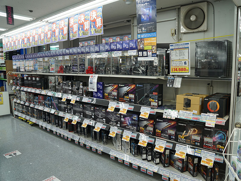ツクモ秋葉原駅前店の店内の様子(8月13日撮影)