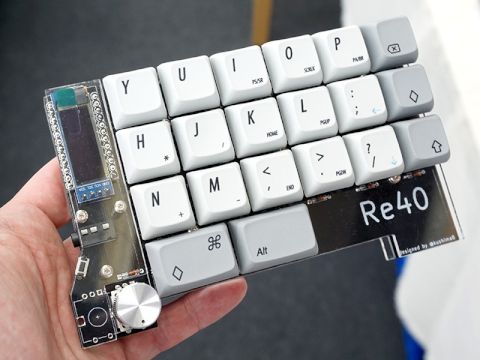 親指で操作可能なロータリーエンコーダー搭載の40%分割キーボード