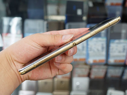 折りたたみ式スマートフォン ゴールド 絶対買え】激安14,900円の「折りたたみスマホ」が凄い！サクサク