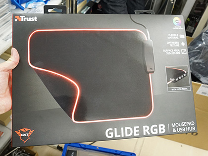USBハブを備えたソフトタイプの光るマウスパッド「Glide RGB」が入荷