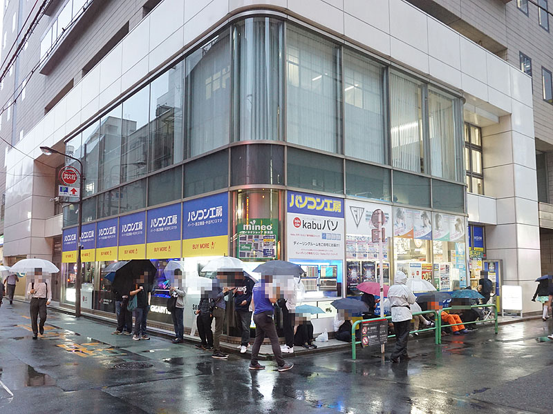 <a href="/shop/at/buymore.html" class="deliver_inner_content">パソコン工房 秋葉原BUYMORE店</a>の17:00頃の様子