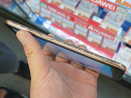 Galaxy A7」の未使用品が税込14,800円でセール、カラーは3色
