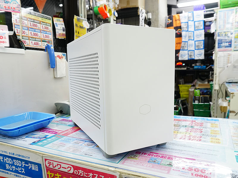 MasterBox NR200P(付属のスチールパネル装着時)