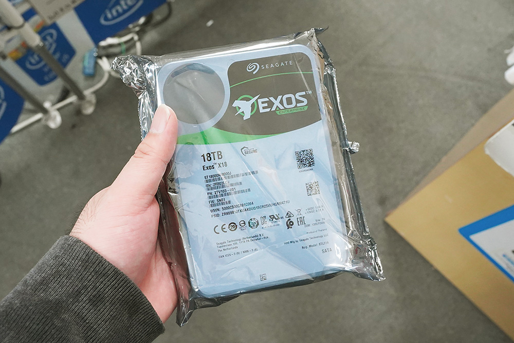 Exos X18の18TBモデルST18000NM000J