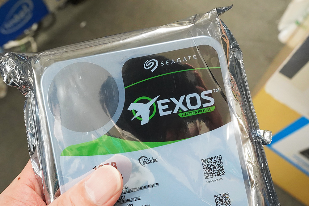 Exos X18の18TBモデルST18000NM000J