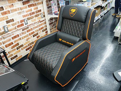 COUGARのゲーミングソファ「RANGER」がツクモでサンプル展示中 - AKIBA