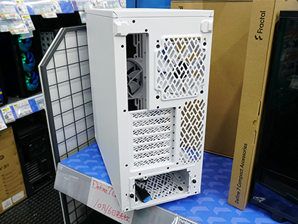 Fractal Designの「Define 7 Compact」に白色モデル、サイド