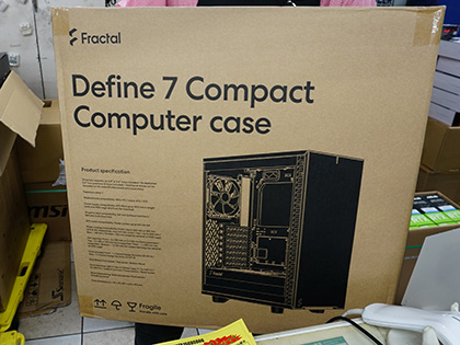 Fractal Designの「Define 7 Compact」に白色モデル、サイドパネル違い