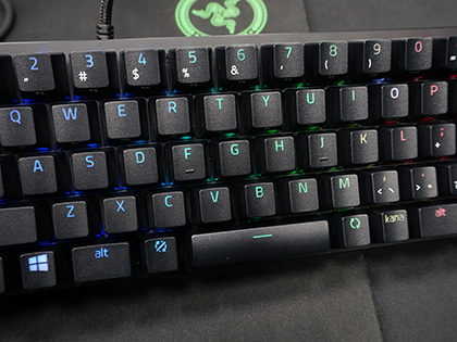 Razerの60%キーボード「Huntsman Mini」に日本語モデル、サンプル展示