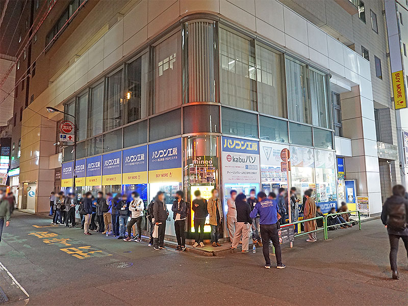 整理券を配布開始した19:00頃の様子