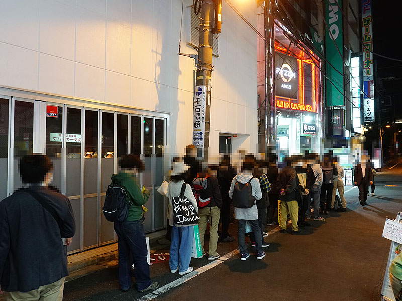 19時頃の様子。店頭側の待機列