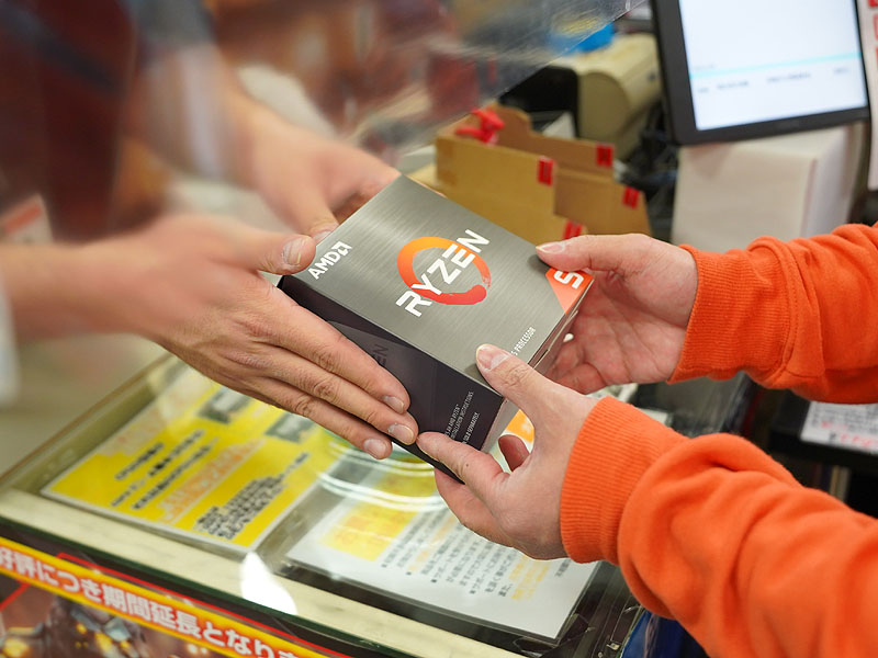 商品受け渡しの様子