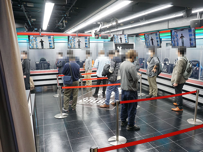 商品受け渡しの様子。Ryzen 9 5950Xのみ抽選販売を実施