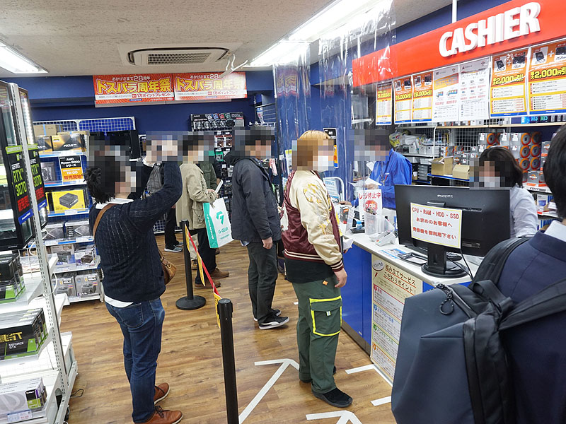 商品受け渡しの様子