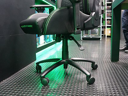 Razerのゲーミングチェア「Razer Iskur」が27日発売、サンプル