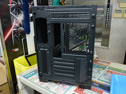 リアのデザインを変更できるLian LiのPCケース「O11 DYNAMIC