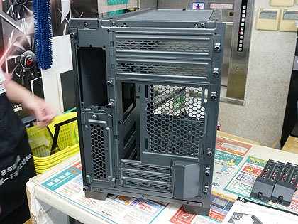 リアのデザインを変更できるLian LiのPCケース「O11 DYNAMIC MINI